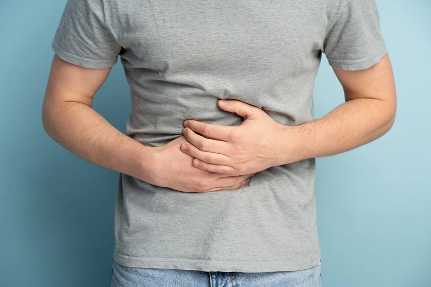 Doctor explaining home remedies for stomach pain